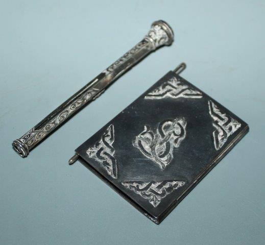 Silver sewing case and silver propelling pen(-)